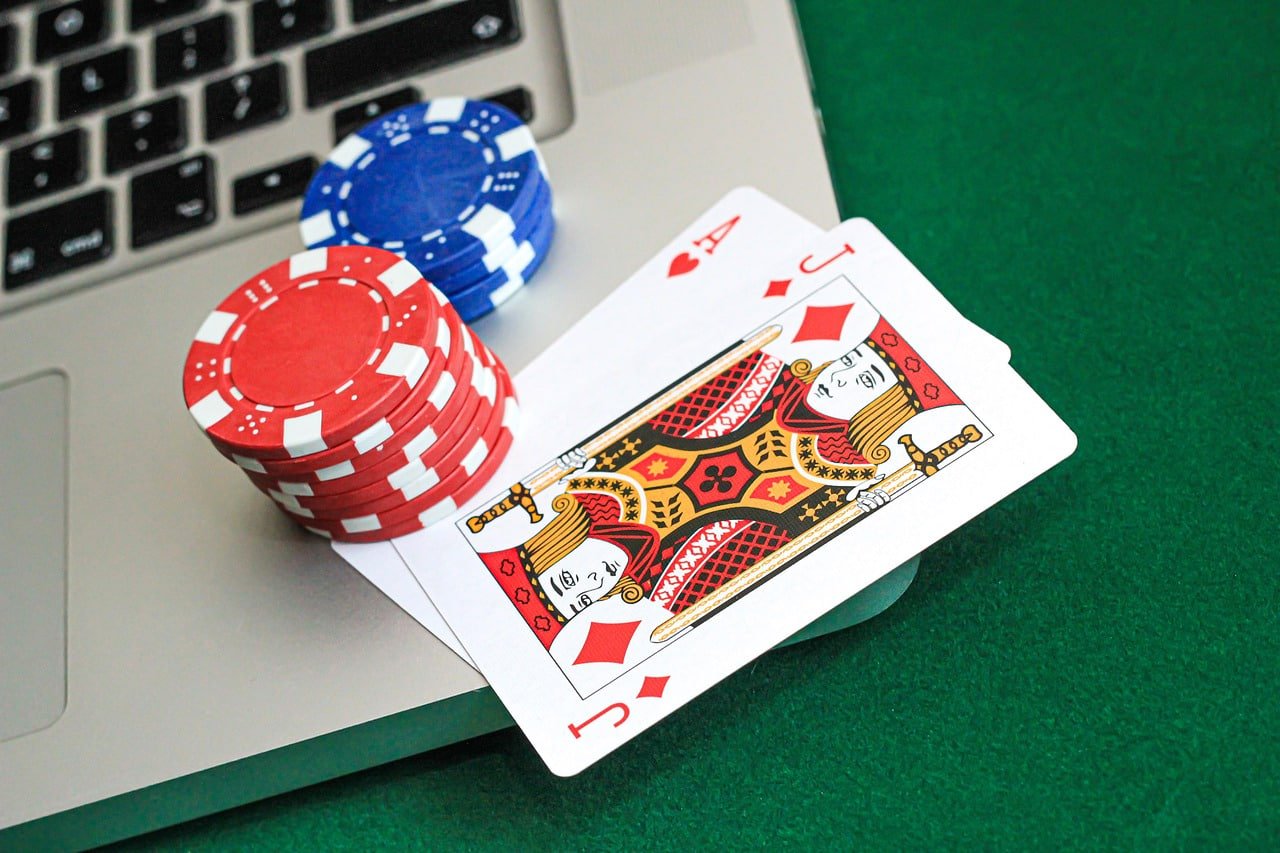 farfar Sports Betting App ဖြင့် Mobile ပေါ်တွင် Myanmar National League ပွဲ Bet ချနေသောမြင်ကွင်း